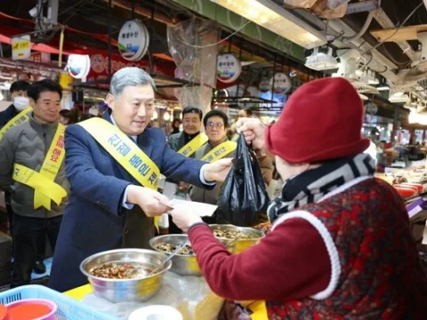 제주 관광 이미지 개선, 친절 품은 제주시, 바가지요금 논란, 제주도 내국인 관광 감소, 제주 친절 캠페인, 위생업소 친절 서약, 제주 관광 홍보 영상, 제주 관광 활성화, 제주 소비자 신뢰 회복, 공정한 관광 문화
