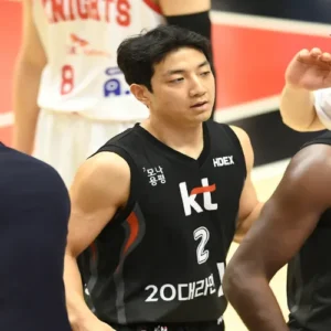 허훈 해먼즈 폭발, 수원 kt 서울 SK 꺾고 4강 PO 첫 승