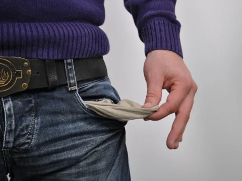 남양주 사기 사건, 행인 대상 사기, 여학생 상습 사기, 수도권 사기범 구속, 40대 남성 사기, 피해금 1억 원, 교통비 사기 수법, 남양주 경찰 수사, 신분증 제시 사기, 사기 전과자 검거
