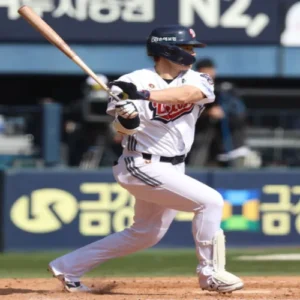 두산 KT, 연장 11회까지 치열한 접전 끝 3-3 무승부