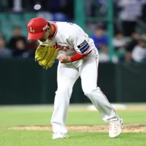 SSG 김건우 연장 11회 욕설 논란 이후 삼성 선수단 찾아 직접 사과