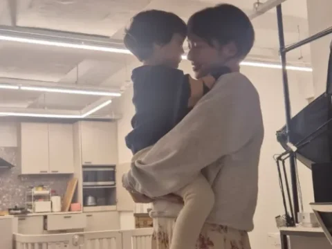 황정음 행복 미소