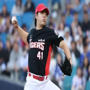 KIA 황동하, 교통사고로 요추 골절… 6주 이탈 투수진 비상