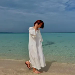 조윤희, 오키나와 해변에서 여신 자태… 딸과 함께한 평화로운 시간