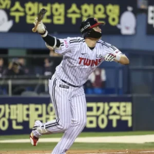 LG 트윈스 1위 복귀에도 웃지 못한 날, 홍창기 부상 악재