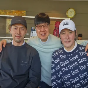 현빈 장동건, 캐주얼한 골프장 근황 공개… 레전드 비주얼 여전