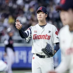 롯데, LG전 상대 5연패 끊고 2위 도약… 이민석 데뷔 첫 선발승