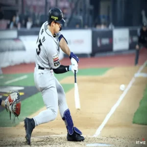 안현민 만루홈런 폭발… KT 위즈의 새 해결사로 떠오르다