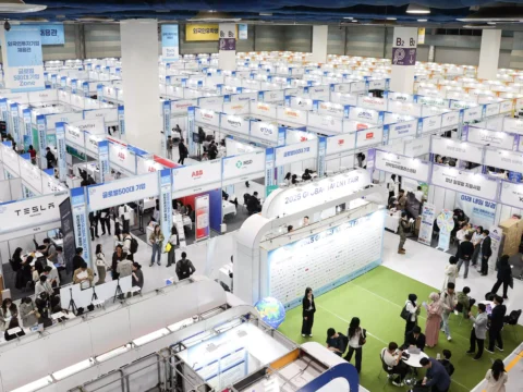 산업통상자원부와 KOTRA가 개회하는 청년 채용박람회 2025 글로벌 탤런트 페어의 모습