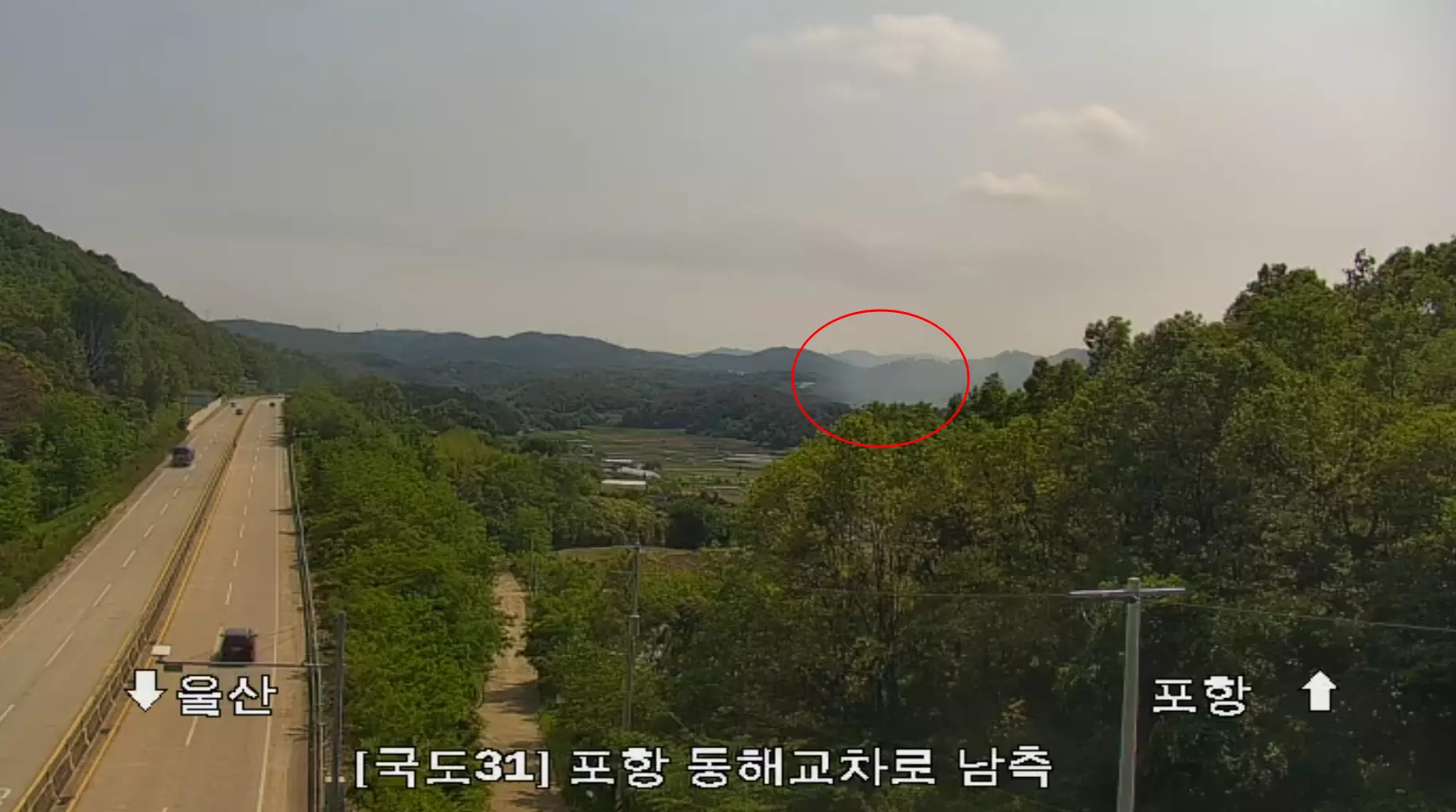 해군 해상초계기 P-3C가 신원 미상의 이유로 추락했다. 인명피해 여부는 조사 중이다.
