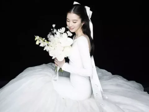 모델 아이린 이 비연예인인 예비신랑과의 결혼 소식을 밝혔다.