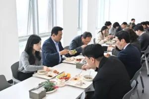 런치플레이션 확산에 단체급식 산업 수혜