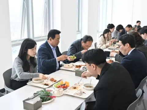 런치플레이션, 단체급식 산업