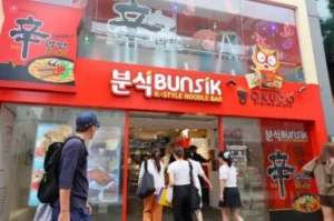 농심, 일본 하라주쿠에 ‘신라면 분식’ 첫 매장 오픈…한류 분식 문화 확산 나서