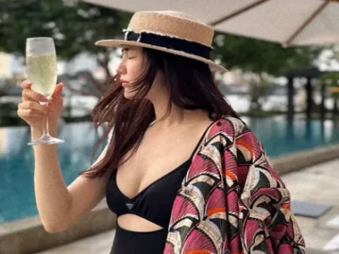 박하선 휴향지 모노키니
