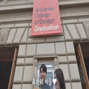 오연수, 26세 큰아들 얼굴 최초 공개… “유치원 첫날처럼 또 울컥했다”