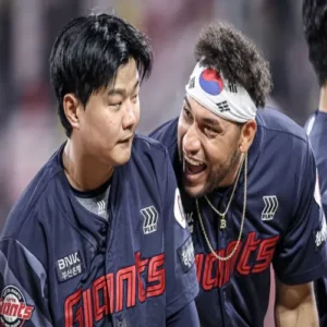 롯데 자이언츠, 연장 혈투 끝에 KT 꺾고 3위 수성