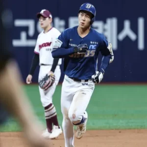 김휘집, 친정팀에 결승 투런포… NC, 키움에 연장 10회 8-6 역전승