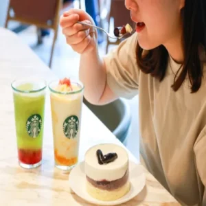 스타벅스 블랙사파이어 치즈케이크, 누적 10만개 돌파 기념 할인