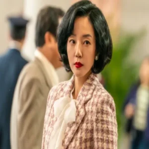 임수정, 디즈니+ ‘파인: 촌뜨기들’서 욕망의 여인 변신