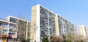 강남 은마아파트 공사현장서 땅 매몰…60대 작업자 심정지로 이송