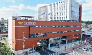 베란다 갇힌 80대 노인, 휴무 중 비명 듣고 달려간 경찰이 구조