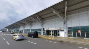 김해공항 중화항공 활주로 오착륙…관제사 빠른 조치로 참사 피해