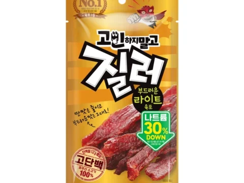 샘표가 저나트륨 트렌드에 맞춰 나트륨을 줄이고 단백질을 강화한 건강한 육포를 출시했다.