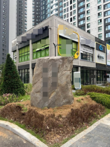 신축 아파트 조경석 논란 확산…조합과 입주민 갈등 격화