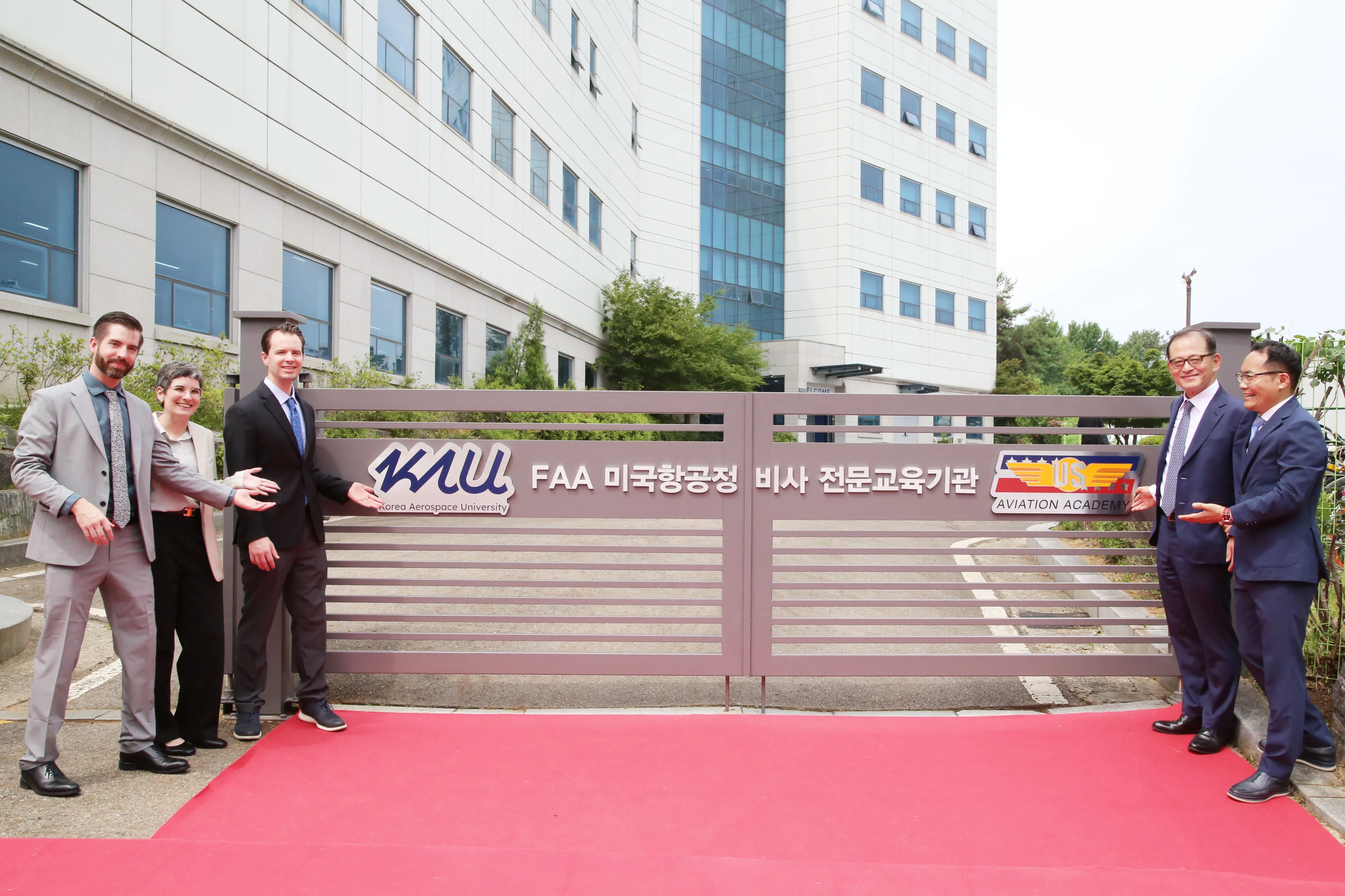 한국항공대가 미국 FAA 항공정비사 자격증과 국내 면장을 동시에 취득하는 과정을 개설했다.