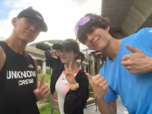 활동 중단 중 뉴진스 다니엘, 박보검·션과 새벽 조깅 근황…“10km 대회도 가능”