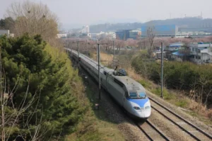 부산 KTX 첫차, 폭우로 22분 지연…사상~부산진 선로 침수 여파