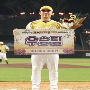 전반기 한화 돌풍 이끈 문현빈, 후반기에도 ‘로컬보이의 기적’은 계속될까