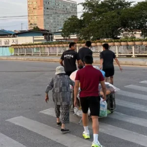 김천상무 선수들, 리어카 끄는 할머니 도와 훈훈한 감동 전해