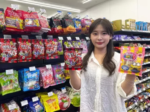 GS25가 젼언니 스윗믹스젤리 콜라맛을 출시했다.