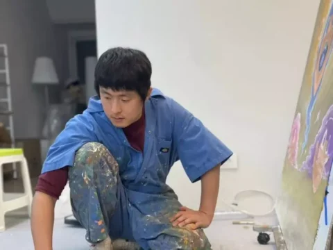 기안84 가 사무실을 무단 방문하는 이들로 인한 불편을 토로하며 과거 직원에게 사과했다.