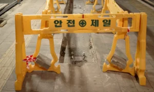 맨홀 작업 중 인부 1명 심정지 구조…1명 실종 수색 중