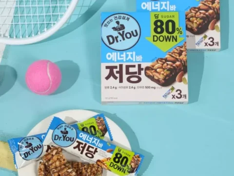 오리온이 당 함량을 줄이고 영양 성분을 강화한 ‘닥터유 에너지바 저당’ 을 출시했다.