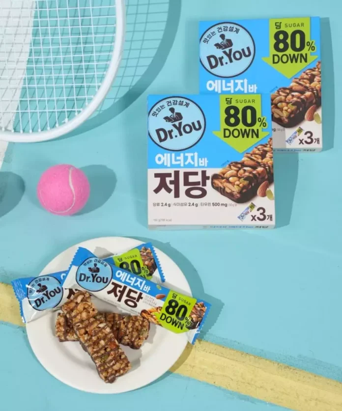오리온이 당 함량을 줄이고 영양 성분을 강화한 ‘닥터유 에너지바 저당’ 을 출시했다.