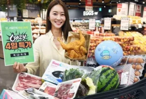 치킨 3480원·삼겹살 반값…대형마트 3사, 초저가 전쟁 돌입