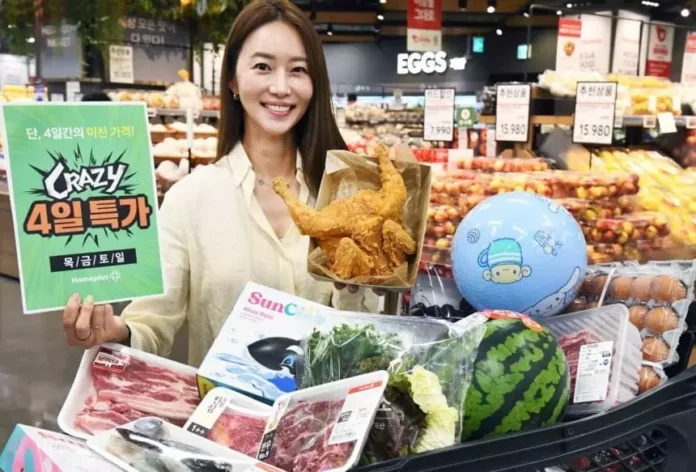 이마트가 치킨을 3480원에 판매하며 대형마트 사이 초저가 경쟁이 본격화됐다.